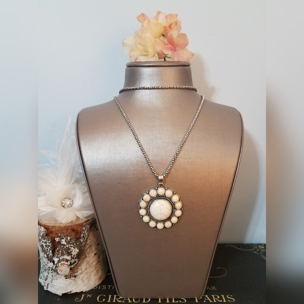 Marbled pendant necklace
